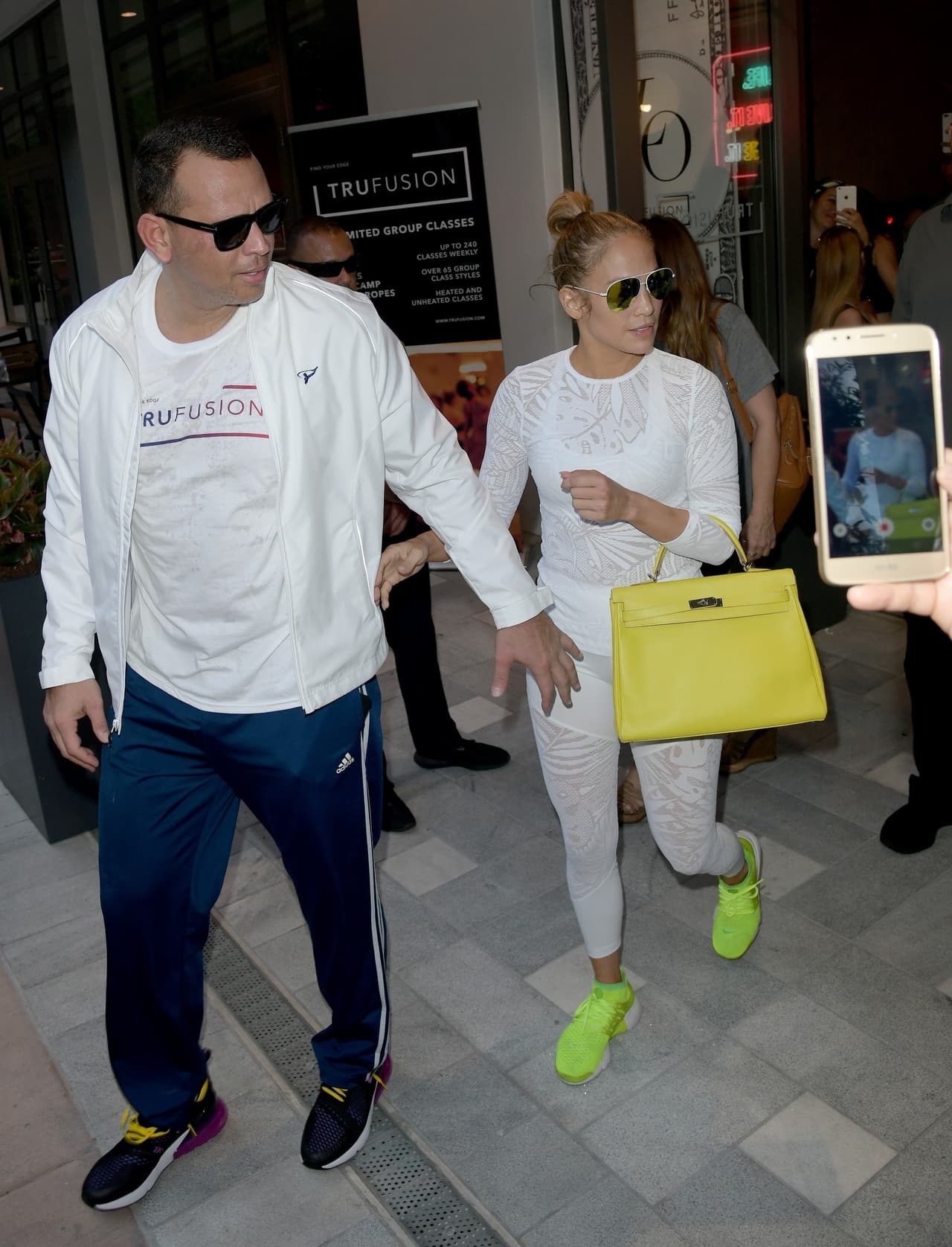 Rodríguez tiene dos hijas, Natasha, de 13 años, y Elle, quien recientemente cumplió 10. Ambas son producto de su primer matrimonio con Cynthia Scurtis.