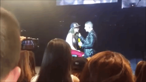 En otras ocasiones, estos acercamientos con las fans le han traído problemas.