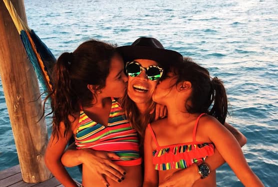 Karla Martínez: "La mejor puesta de sol!!! #misamores". (Noviembre 29, 2015)