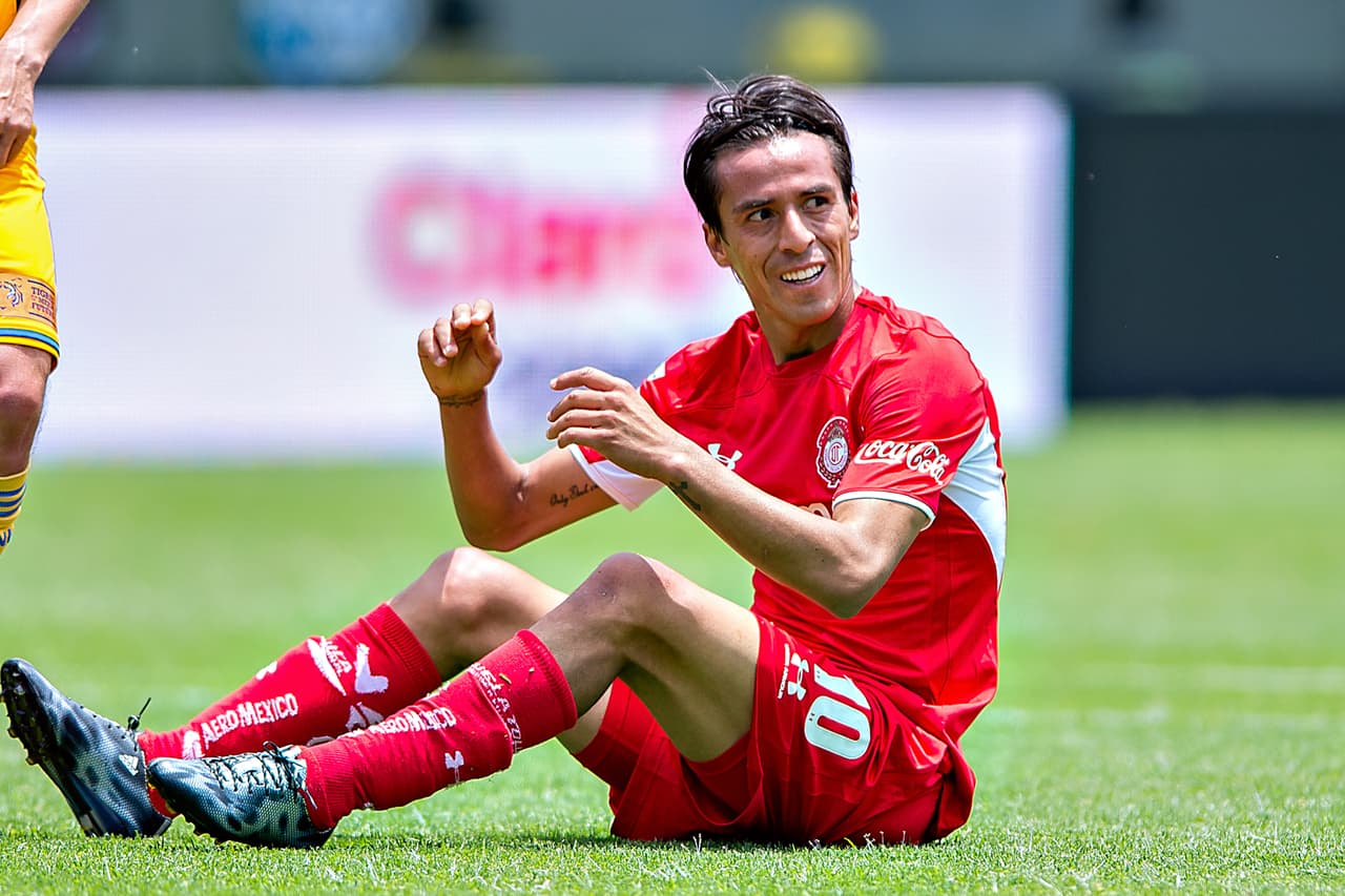 Lucas Lobos molesto por ser suplente y considera su retiro al término del Clausura 2016