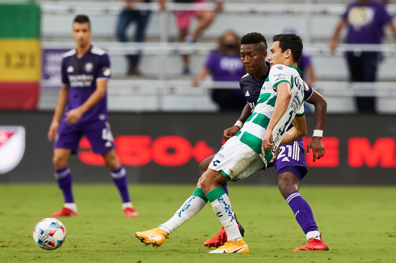 Juan Ferney Otero se pone la capa de héore y con su solitario gol al minuto 30, Santos vence 0-1 al Orlando City en los cuartos de final.