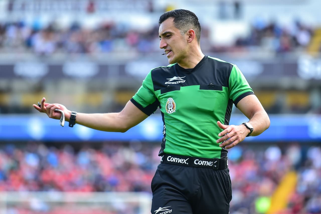 Ismael Rosario Lopez debutó como silbante en Primera División y mostró 9 tarjetas amarillas.