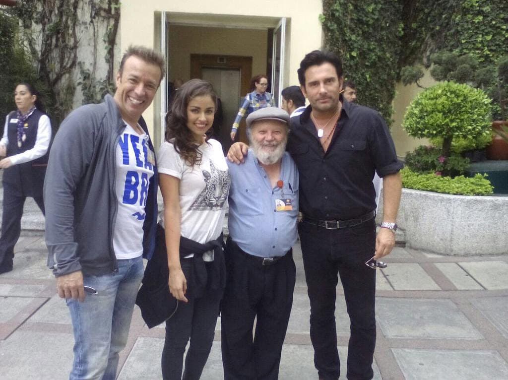 La recuperación de Sergio ha sido lenta y reveló que en tres semanas comenzará con un tratamiento: "Me tienen que hacer radioterapias, pero están esperando a que la cabeza pegue, o sea que el injerto pegue con mi cabeza".
<br>