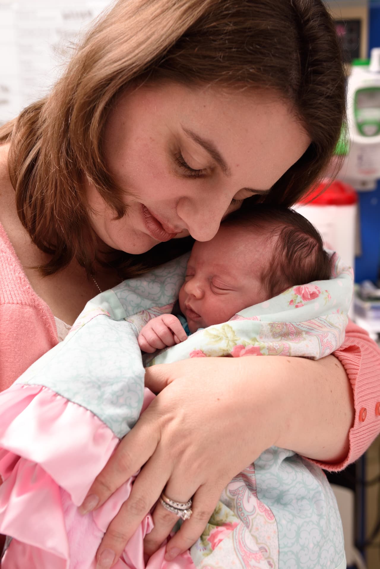 A las 23 semanas y cinco días de embarazo, la bebé de Margaret Boemer debió ser sometida a una operación en el útero para extirpar un tumor.