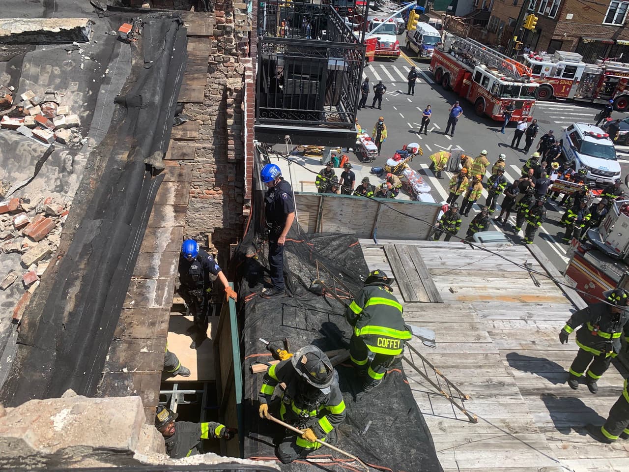 Aún se desconoce la causa del derrumbe del techo del edificio.