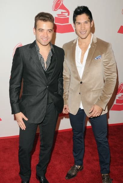 Chino y Nacho dejaron en su clóset los jeans y salieron muy elegantes.