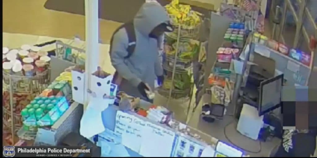 "Lo siento, tengo un hijo enfermo": la policía busca al sospechoso que robó farmacia en West Oak Lane