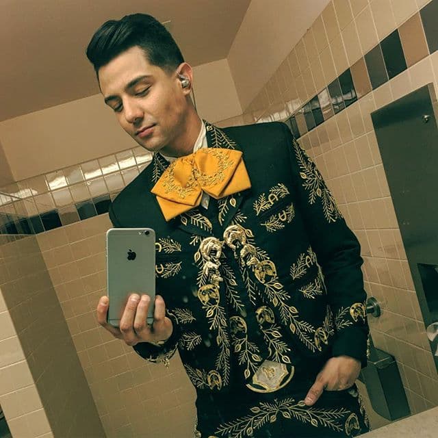 Luis Miguel Coronel Gámez, mejor conocido como Luis Coronel, es cantante de música regional mexicana nacido en Tucson, Arizona en 1996.