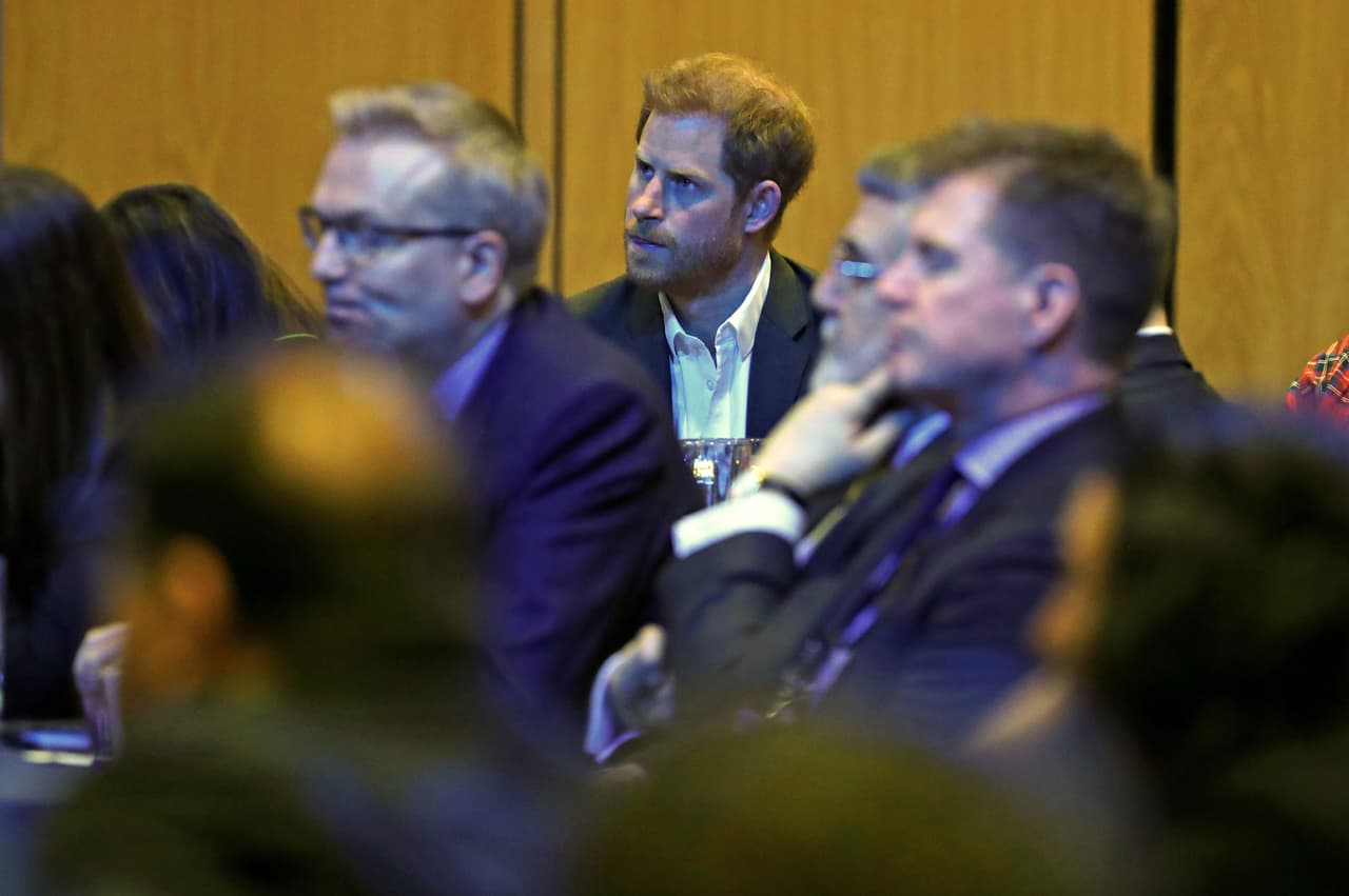 El portal de la revista 
<b><a href="https://www.townandcountrymag.com/society/tradition/a31019252/meghan-markle-prince-harry-final-engagements-schedule/" target="_blank">Town & Country</a></b> publicó la agenda final de la pareja, de acuerdo con información de un portavoz. El próximo viernes, el príncipe visitará al Coro de los Invictus Games para una sesión de grabación en donde también estará el roquero 
<b><a href="https://www.univision.com/noticias/noticias-de-eeuu/el-cantante-jon-bon-jovi-fue-padrino-de-la-boda-de-una-fan" target="_blank">Jon Bon Jovi</a></b>. 
<br>