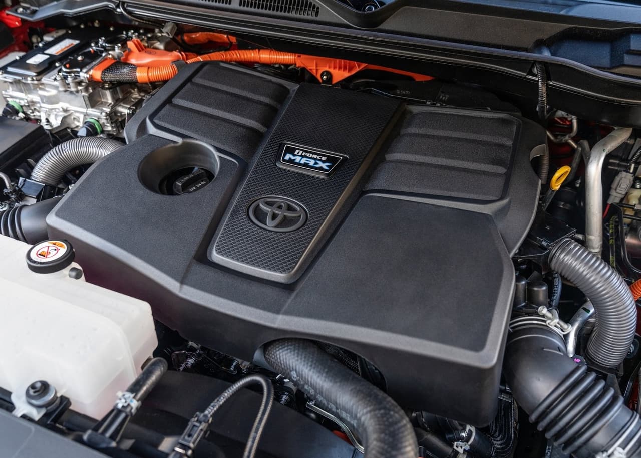 La Toyota Sequoia 2023 se rejuvenece adoptando un estilo moderno, una cabina tecnológica y un sistema de propulsión híbrido.