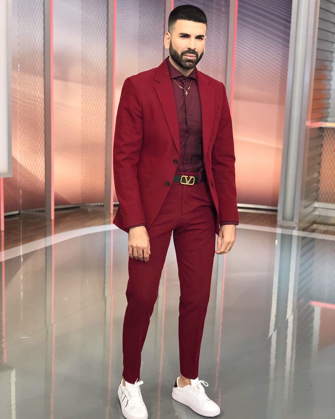 En un video que publicó en su página de Facebook, también se refirió al tema y 
<b><a href="https://www.univision.com/shows/el-gordo-y-la-flaca/me-estoy-irritando-jomari-goyso-responde-fuerte-y-claro-a-los-que-dicen-que-se-viste-mal-video">envió un mensaje a sus críticos</a>.</b>