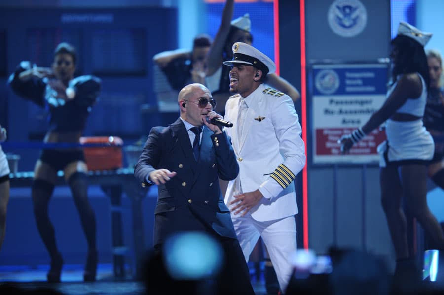 El tema que interpretaron estos dos fue 'International Love'. Sólo Pitbull. ¡Dale!