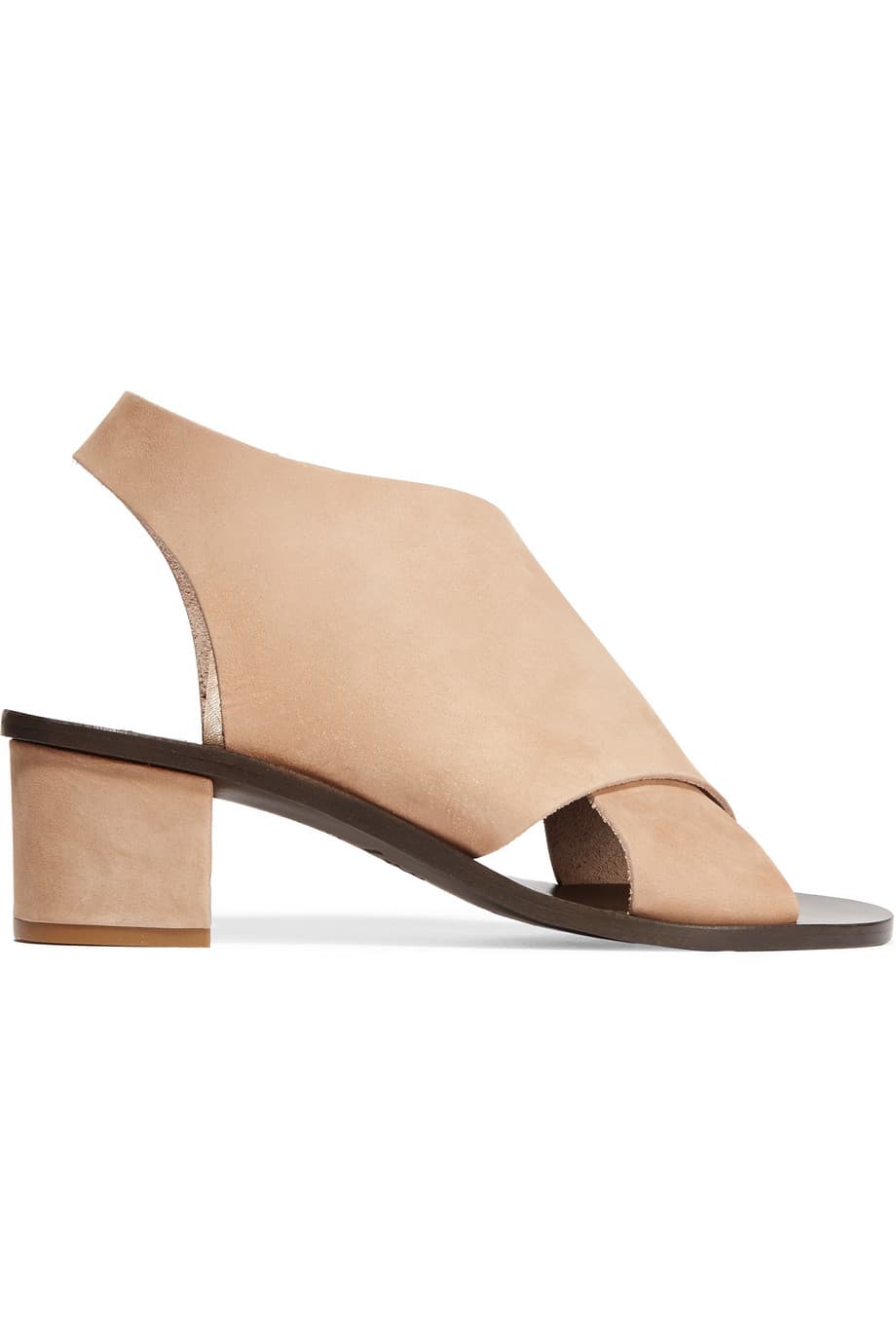 Con los trajines propios de ser mamá, muchas han renunciado a los altísimos tacones y apuestan por tacos cómodos y cuadrados como los de estas sandalias nude Sofía, de ATP ATELIER.