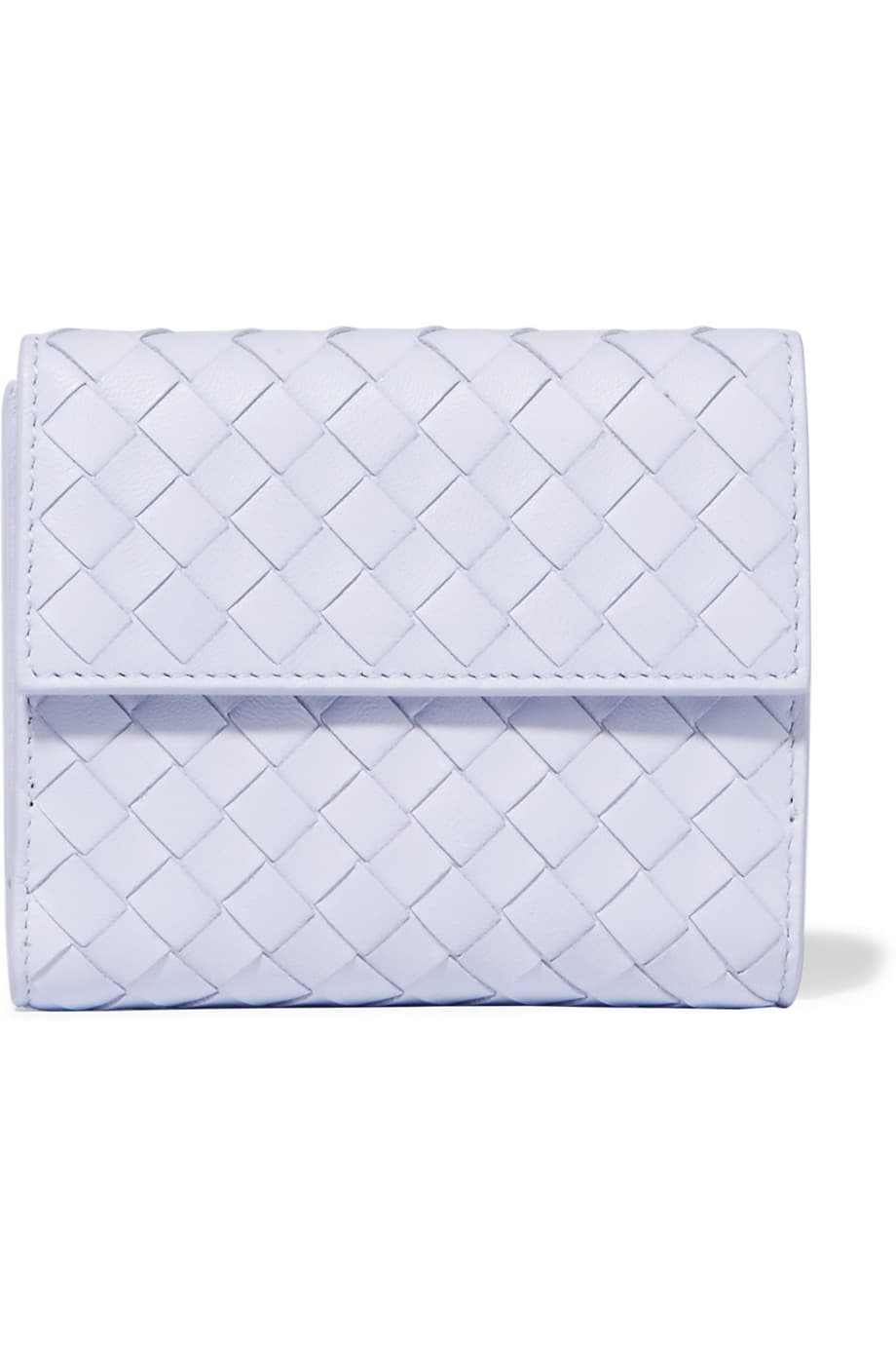 Para aquellas que se quejan cada vez que van a salir a comer de no tener una cartera ideal para las situaciones formales, es ideal regalarles una pequeña, cuadrada y compacta en piel como esta, de BOTTEGA VENETA.