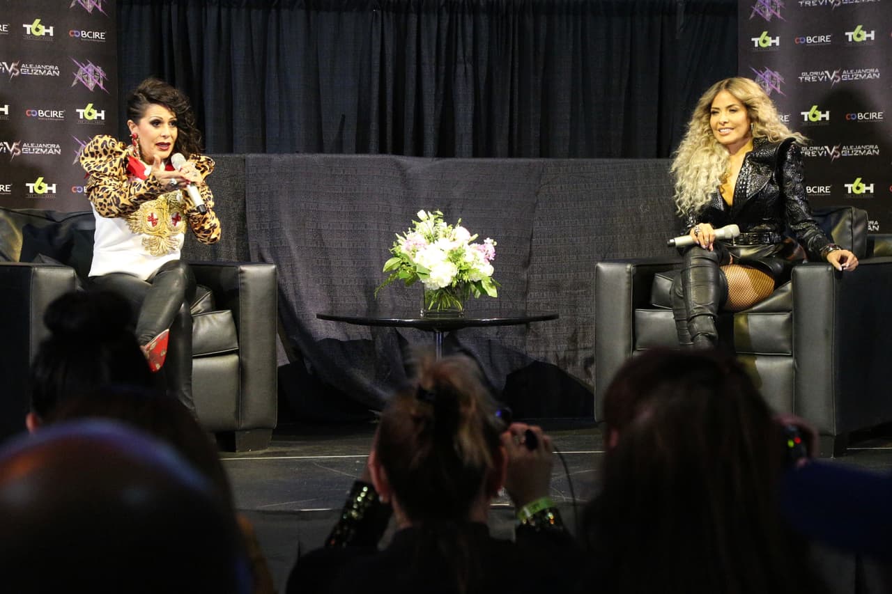Alejandra Guzmán y Gloria Trevi respondieron a las preguntas de los medios que se dieron cita en la ciudad angelina para platicar acerca de su gira 'Versus'.