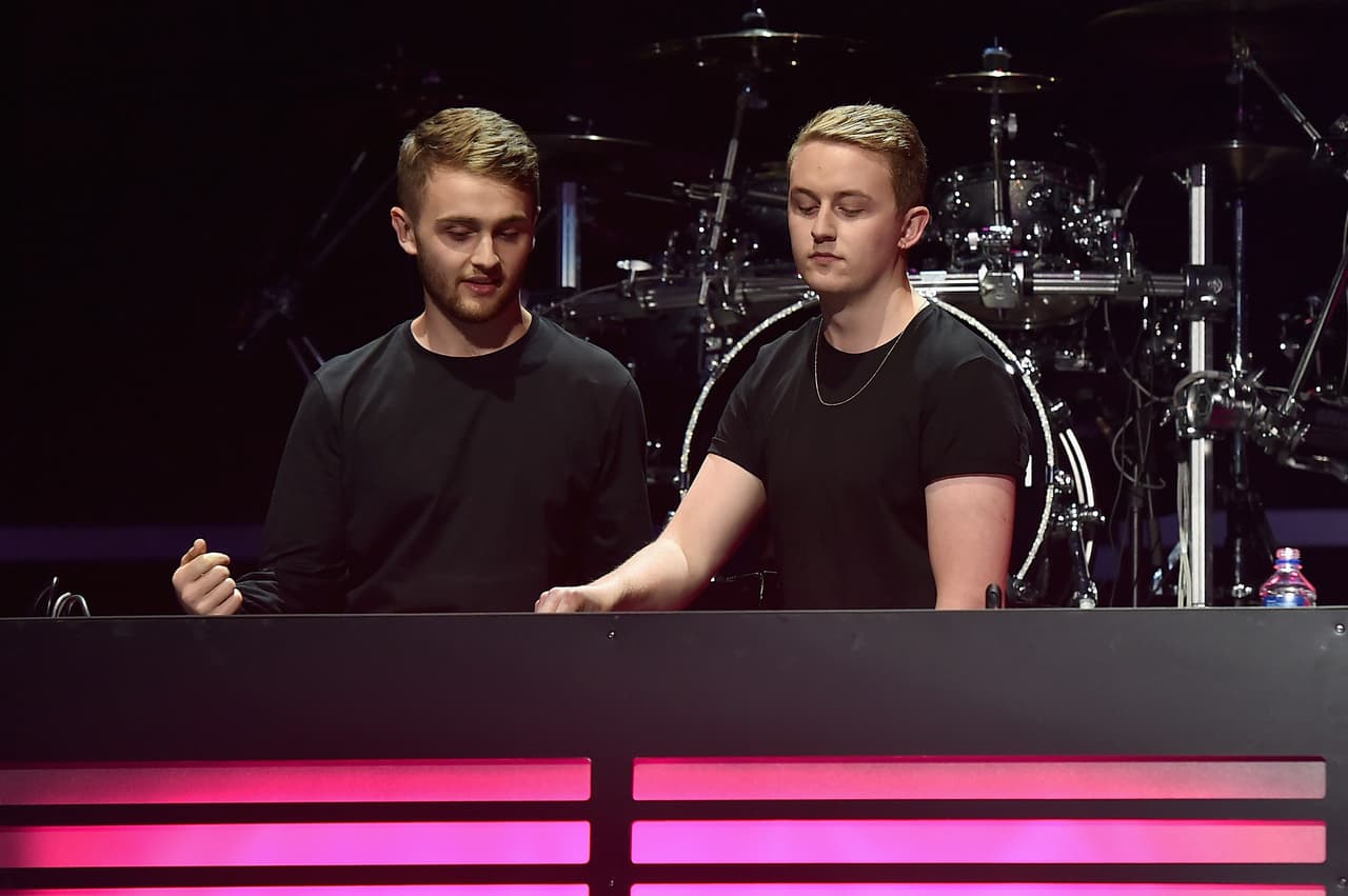 Pusieron el toque 'cool' a la noche. Nadie paró de corear el tema, el cual es uno de los que está de moda en los clubes nocturnos.