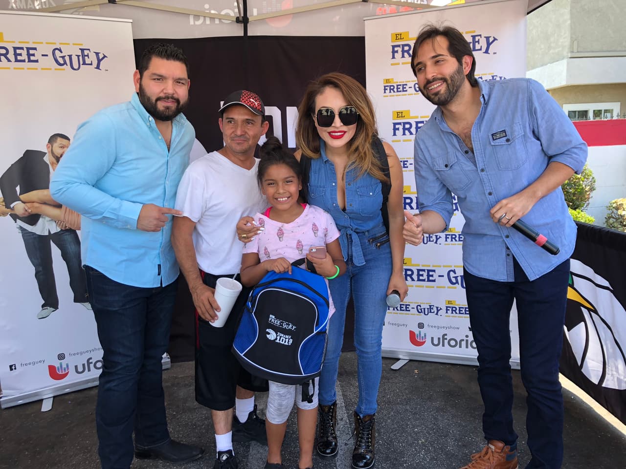 Y no les importó el calor que hacía para conocer a sus locutores favoritos.