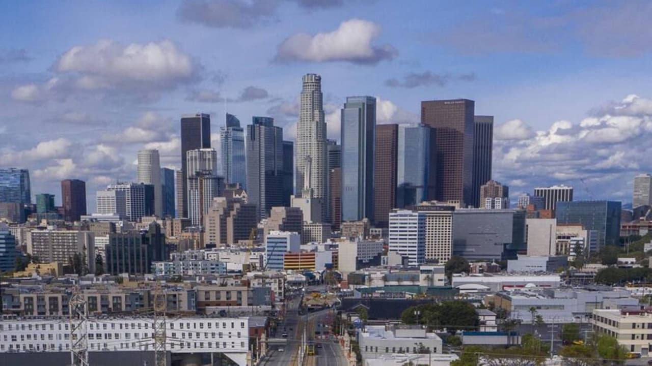 En el top 3 de las ciudades peor calificadas se encuentra 
<b>Los Ángeles</b> en el sitio 
<b>149 de 151</b>, esta importante urbe falló sobre todo en educación, servicios de salud, asequibilidad y economía. Sólo obtuvo buenas notas en infraestructura, así como en la calidad de vida.
