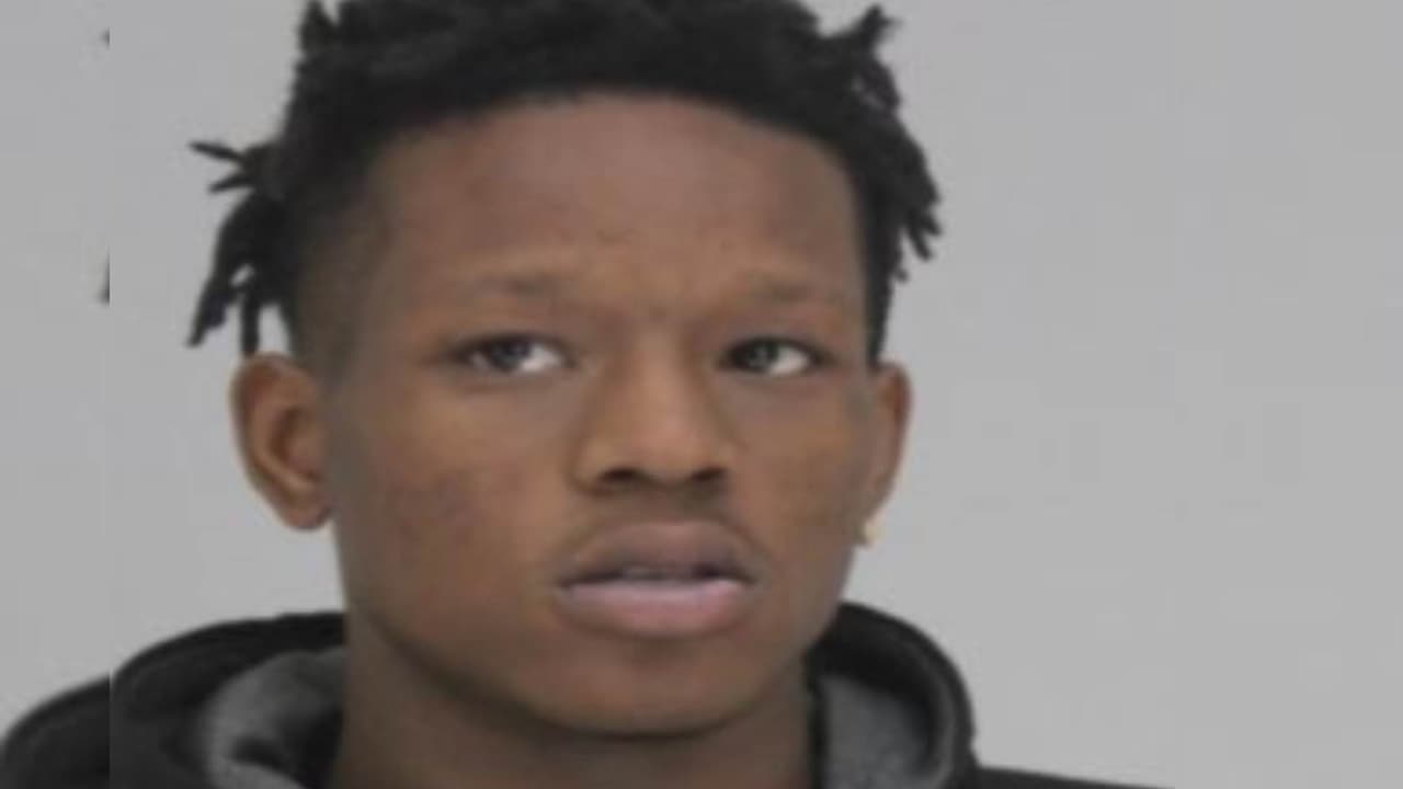 La policía de Mesquite busca a Rashaud Holmes, de 19 años, implicado en asesinato de un joven