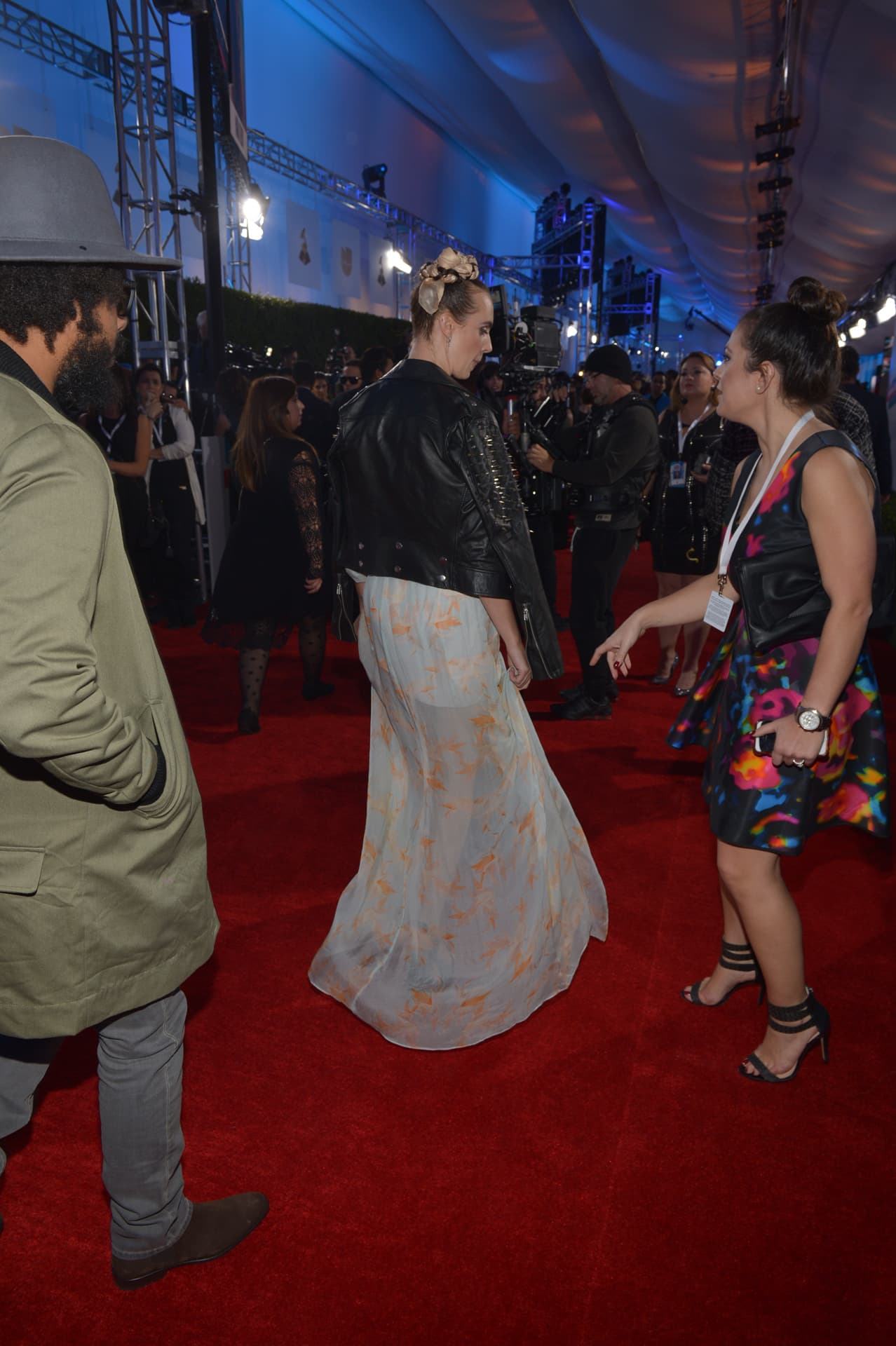 La interprete del éxito 'Lean On' llevó unos de los peinados más excéntricos de la noche.