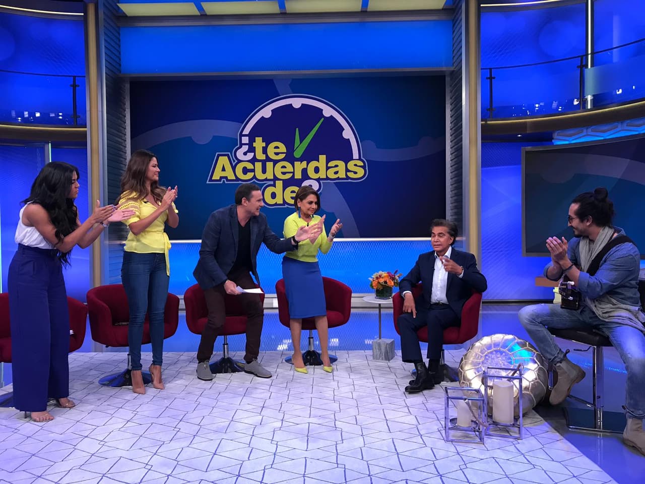 Entre aplausos y ovaciones José Luis Rodríguez se sintió bienvenido y dispuesto a abrir su corazón para el público de Despierta América.
<br>