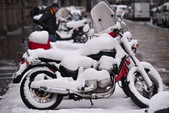 Moscú vivió el domingo pasado la noche más fría del invierno con 23 grados bajo cero, mientras en las regiones aledañas a la capital las temperaturas rondaron los 28 grados bajo cero.