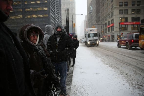 La ciudad que nunca duerme, hoy es azotada por una tormenta que no sólo la ha paralizado, sino que ha dejado a miles varados en aeropuertos nacionales e internacionales. Impresionantes las estampas de #NuevaYork el 26 de enero de 2015, una día para la historia de la 'Gran Manzana'