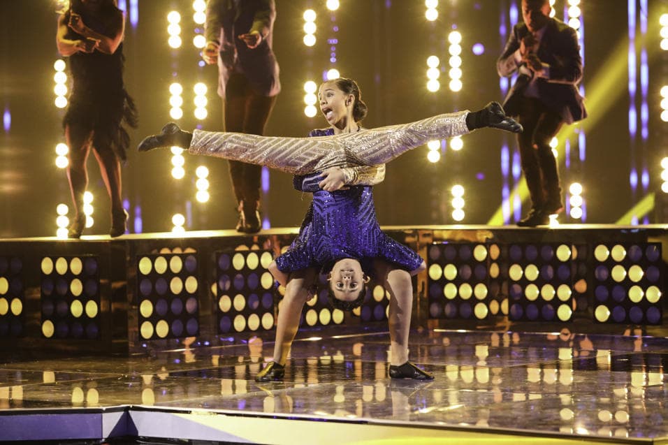 Edrai y Alondra bailaron 'Descarga 33', una canción con mucho ritmo y sabor, justo como a ellos les gusta. 
<b><a href="http://www.univision.com/shows/pequenos-gigantes/edrai-y-alondra-tienen-la-quimica-perfecta-al-bailar-salsa-video" target="_blank">Checa su presentación</a></b>