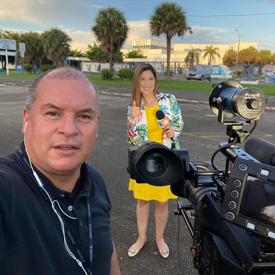 Más que compañeros de trabajo, somos familia. Y con esta imagen que así lo demuestra, nos despedimos por esta semana, listos para seguirte llevando lo mejor de esto que hacemos, que nos gusta tanto que no podríamos llamar trabajo.