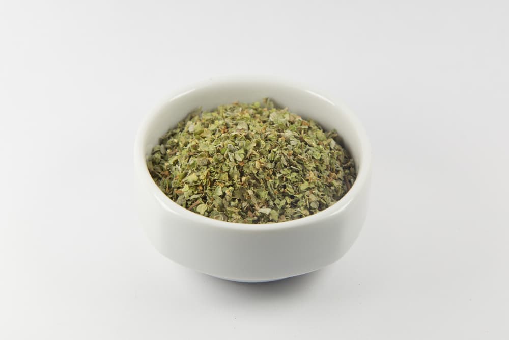 Hablando de valor, también podrías mezclar el orégano con otras plantas como el tomillo, reconocida por darte también valor y coraje para emprender lo que quieras en el camino que deseas que se te abra.