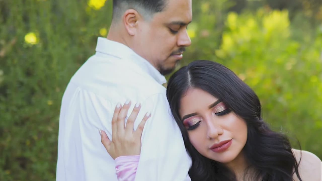 "Hablábamos sobre las cortinas del cuarto de la niña", dijo Jaime, describiendo los minutos antes de que una camioneta Jeep perdiera el control y se subiera a la acera arrollando a su esposa, dejándola inconsciente en medio de la calle.