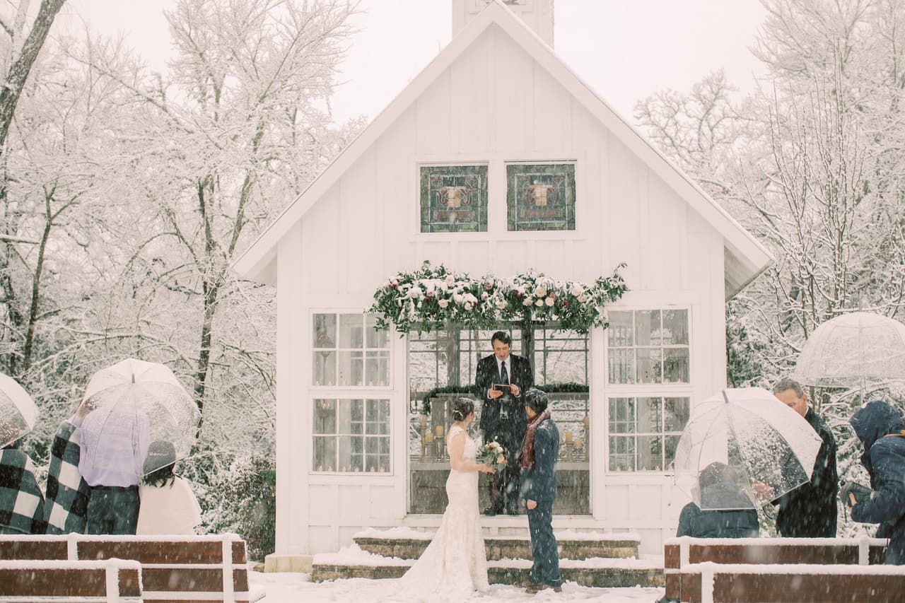 De acuerdo con Erin se cuidaron todos los detalles, sin embargo, hubo uno inesperado que le dio un toque inolvidable; la nieve.