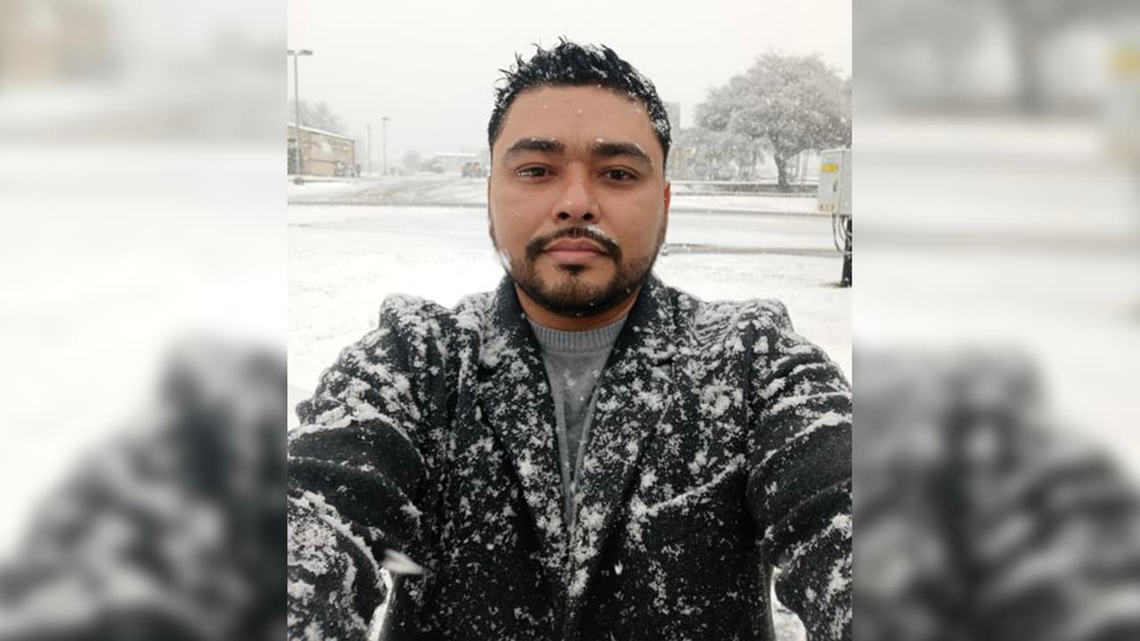 Oscar Armando Sánchez no desaprovechó la oportunidad de tomarse una selfie del recuerdo de esta nevada en Lakeway, Texas.