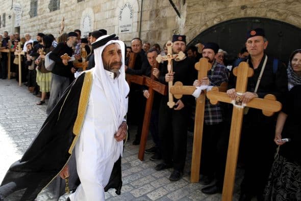 Cargado con la Cruz desde el Pretorio de Pilato hasta el monte Calvario.