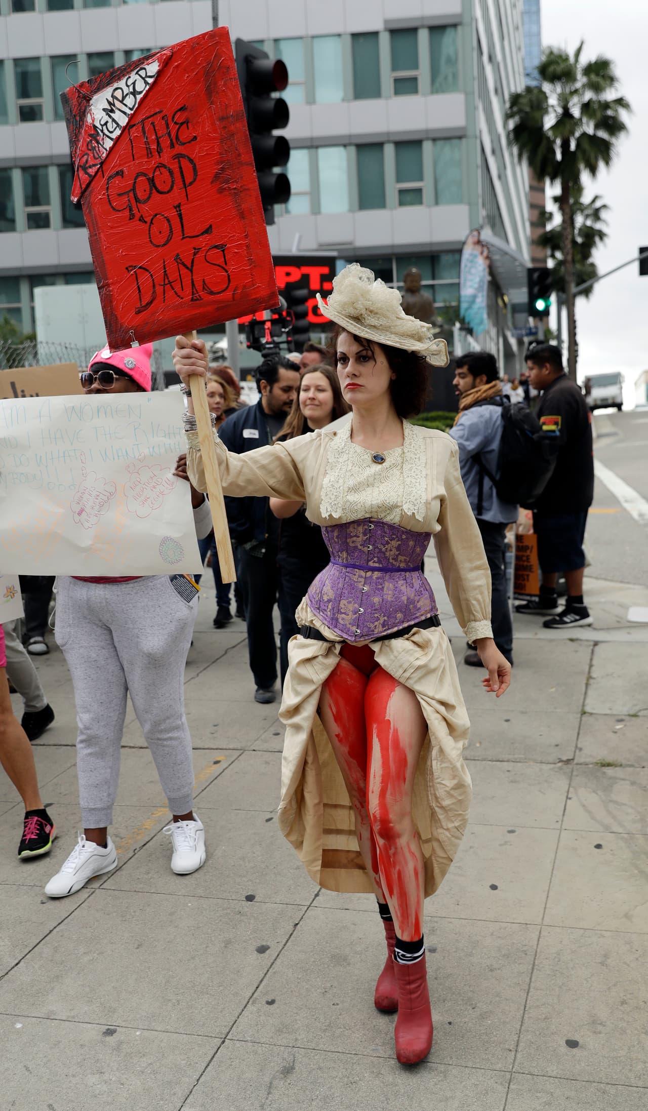 En respuesta a esta ley, La Junta de Supervisores del Condado de Los Ángeles aprobaron una moción, encabezada por la supervisora Hilda Solís, que prohíbe los viajes para asuntos oficiales a Alabama, excepto que ocurra alguna emergencia u otra situación limitada.
<br>