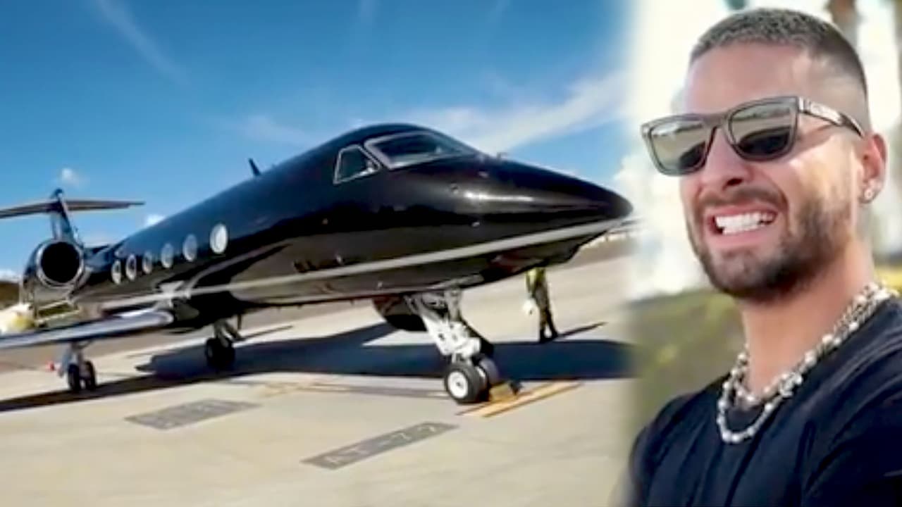 Conteniendo el llanto, Maluma presume su avión de 15 millones de dólares