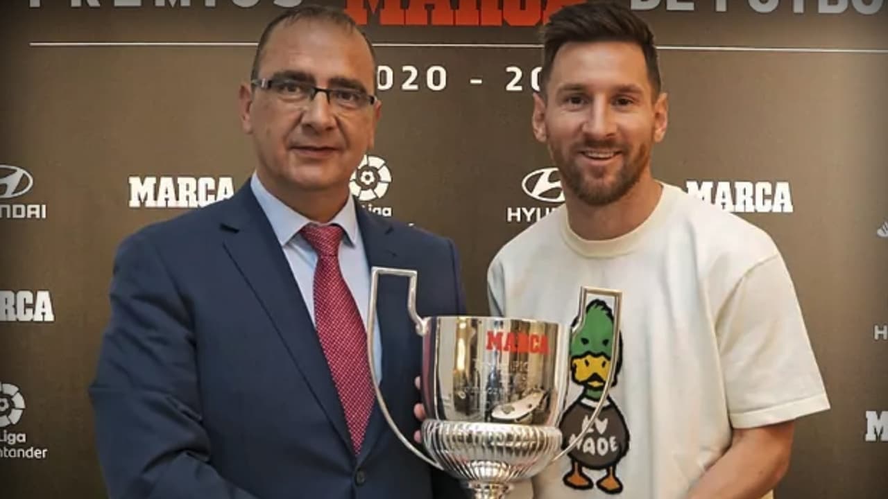 A horas del Balón de Oro, Messi recibe su octavo Pichichi