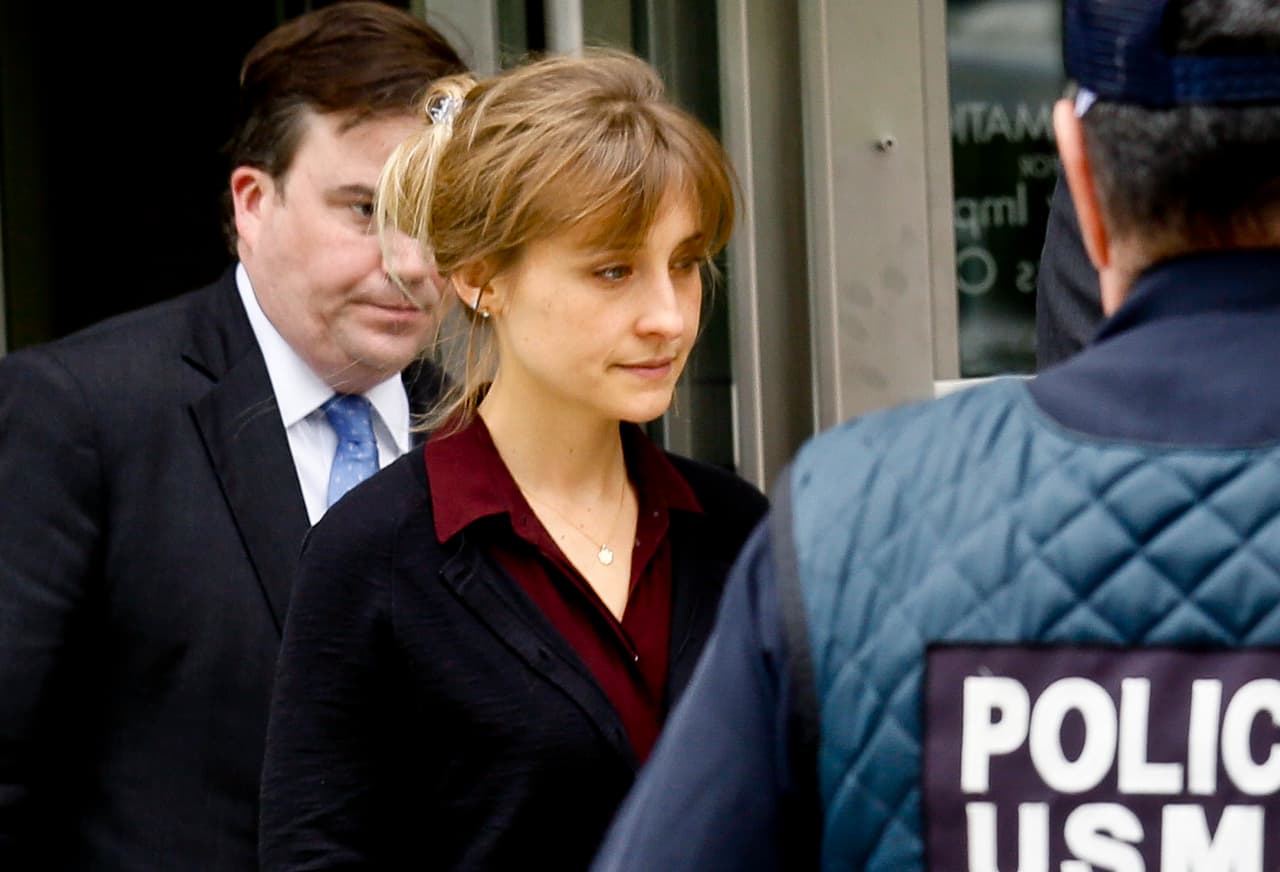 Y allí se encuentra actualmente Allison Mack, la actriz de televisión condenada por obligar a mujeres a convertirse en esclavas sexuales en la secta NXIVM.