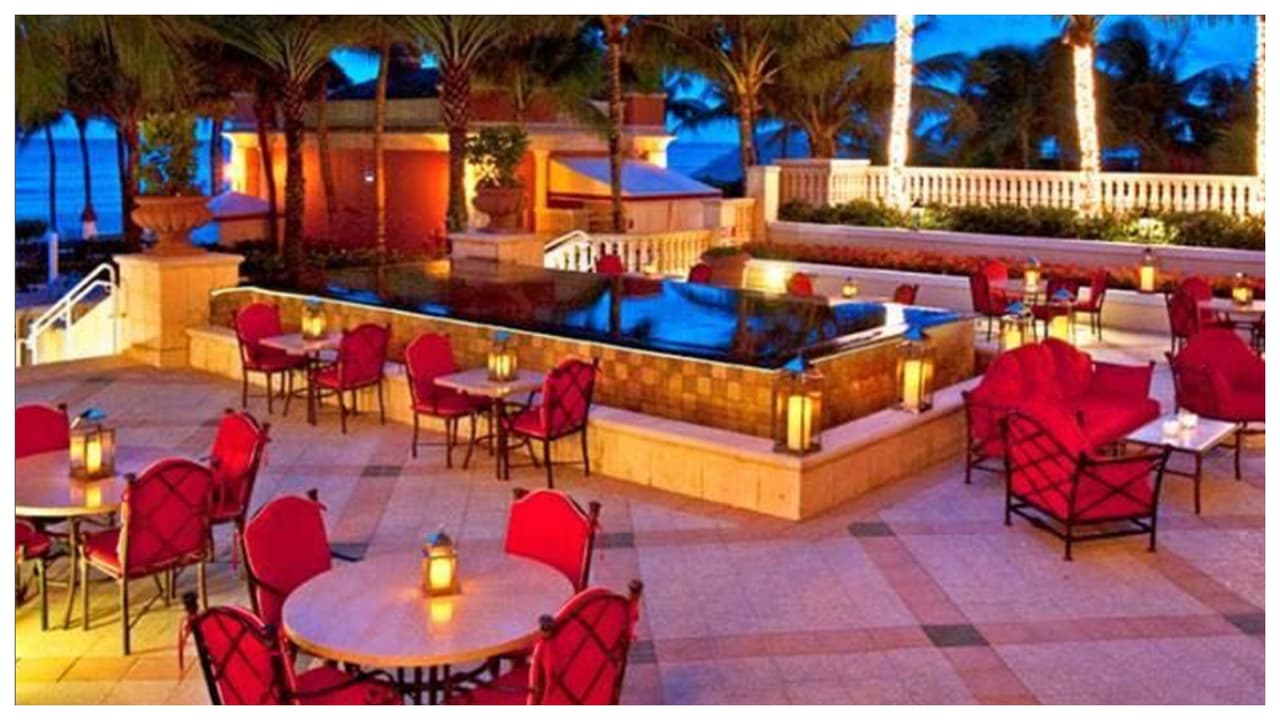 A unos pasos, el restaurante italiano
<b><a href="https://www.ilmulino.com/" target="_blank"> Il Mulino New York, c</a></b>o n sus meseros vestidos de esmoquin, ofrece deliciosos aperitivos de cortesía: canastas de pan recién horneado, rodajas de calabacín frito crujiente, platos de pepperoni, bruschetta con mejillones y trozos de Parmigiano-Reggiano.