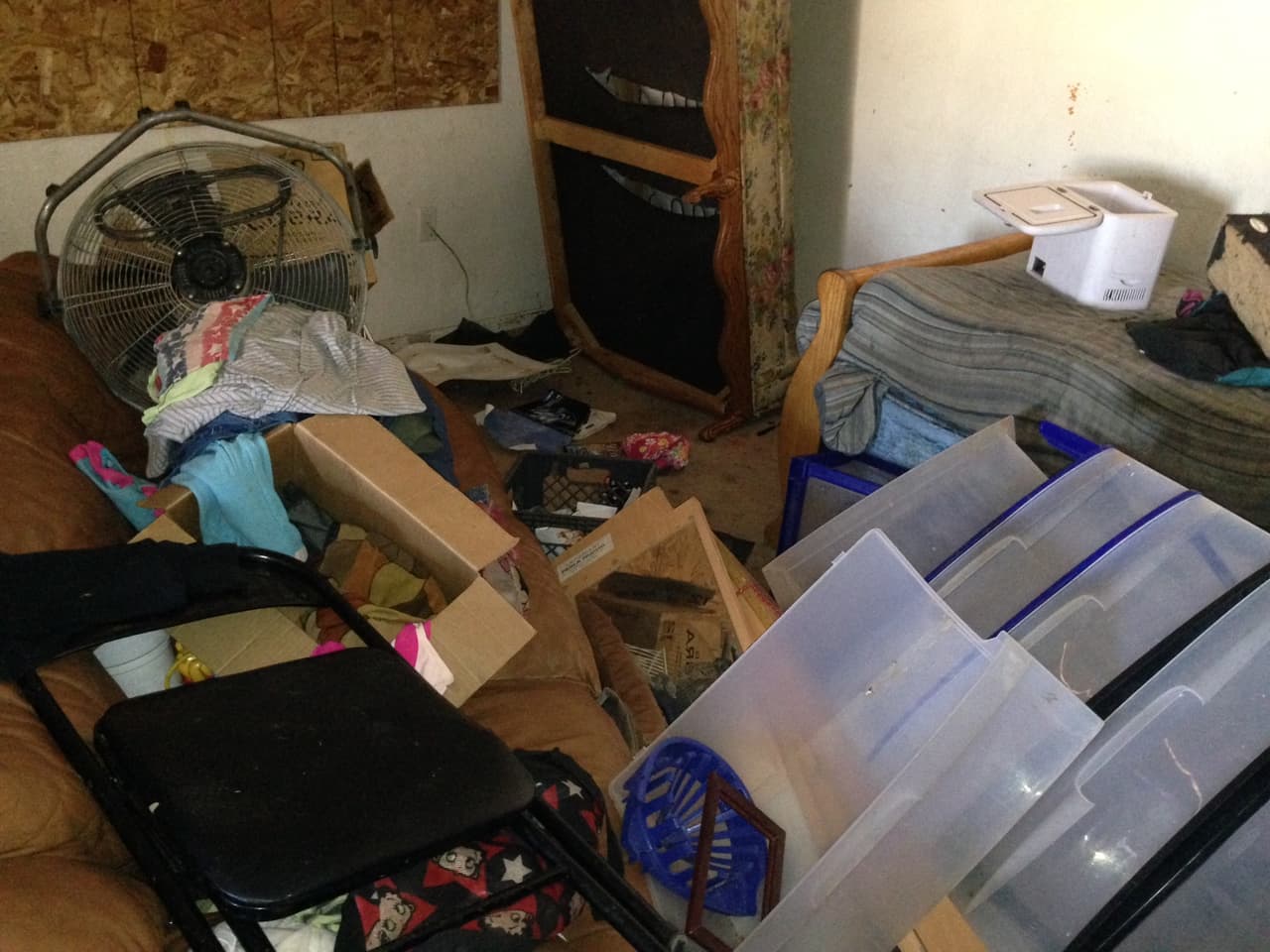 Por dentro la vivienda más parece la pesadilla de cualquier niño.