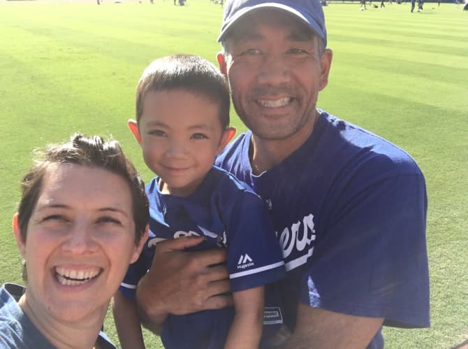 Elyse y Robert Imamura con su hijo Amaru.