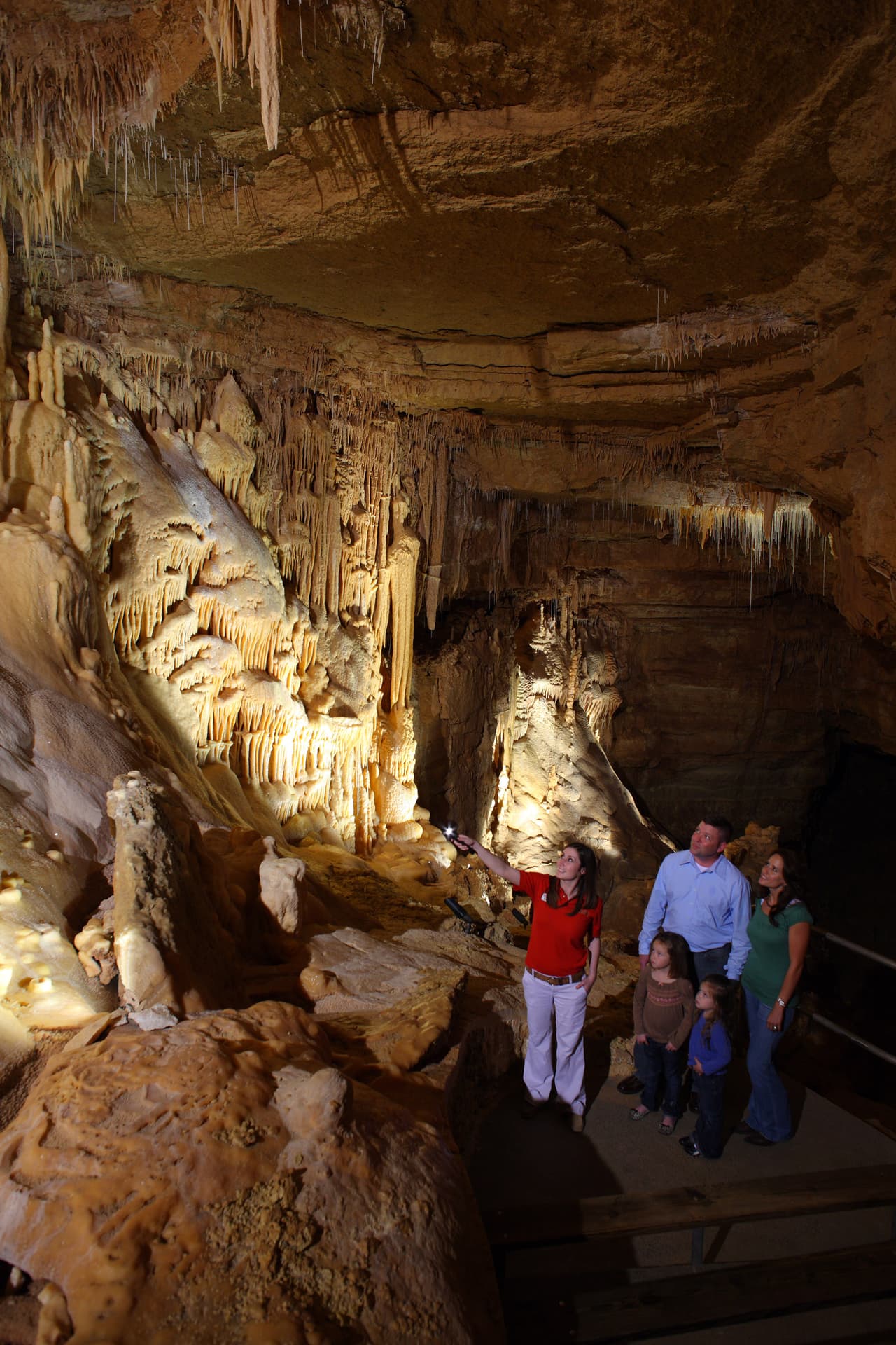 <b>Busqueda de renos:</b> Es un laberinto de 5,000 pies cuadrados que tiene el fin de encontrar a Rudolph y los otros ocho renos de Santa Claus.