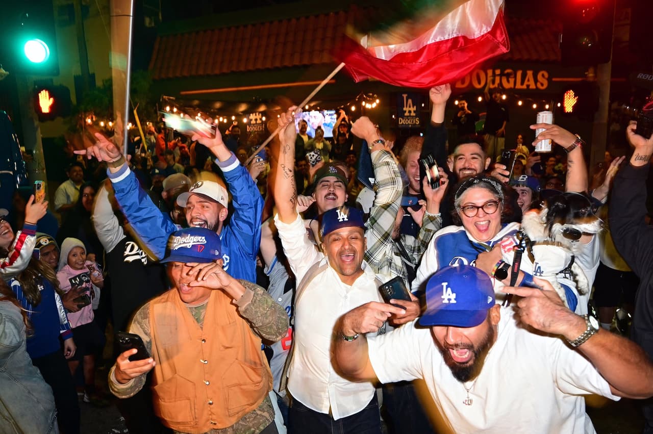 <b>Los Ángeles Dodgers</b> se impusieron en cinco juegos a su acérrimo rival, New York Yankees, para conquistar su octavo
<a href="https://www.univision.com/local/nueva-york-wxtv/yankees-pierden-serie-mundial-2024-dodgers-victoria-epica">título de Grandes Ligas</a>, y el segundo en cinco años.