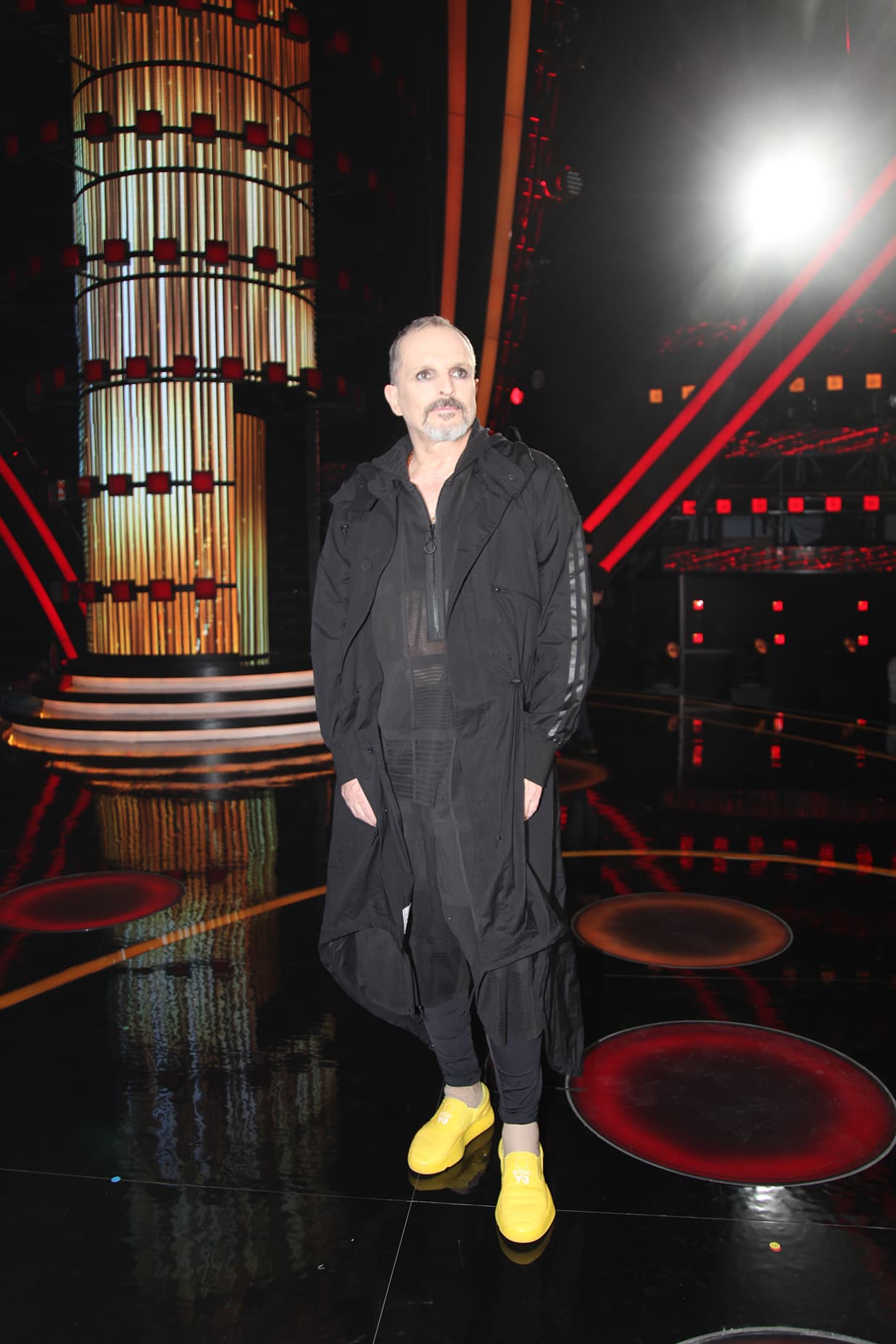 Aunque siempre había tratado de darle un toque de color, las aplicaciones que hacía el Juez de Honor eran mínimas. Por ejemplo, aquí sólo agregó amarillo a su calzado.