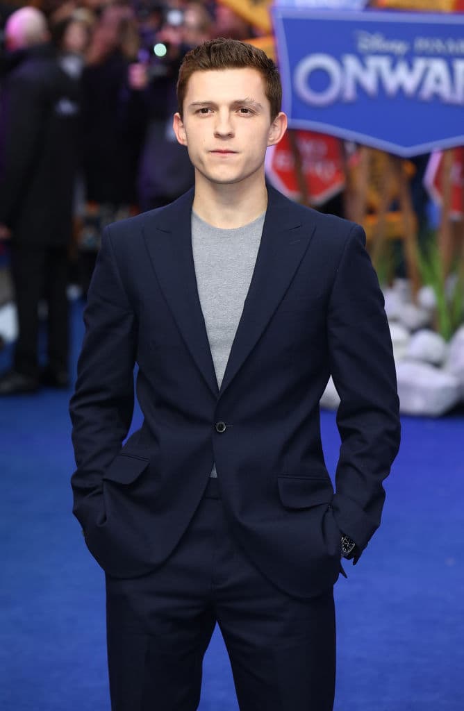 Fue hasta mayo del 2015 cuando Marvel y Tom llegaron a un acuerdo donde el británico firmó un contrato de seis películas para interpretar a Peter Parker (Spiderman).