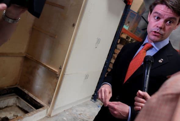 En Tijuana, fuentes del Ejército mexicano dijeron el miércoles que habían hallado 4.5 toneladas de marihuana dentro del túnel, del lado mexicano. Se encontraron "393 paquetes, con un peso total de 4.5 toneladas de marihuana", añadió la fuente.