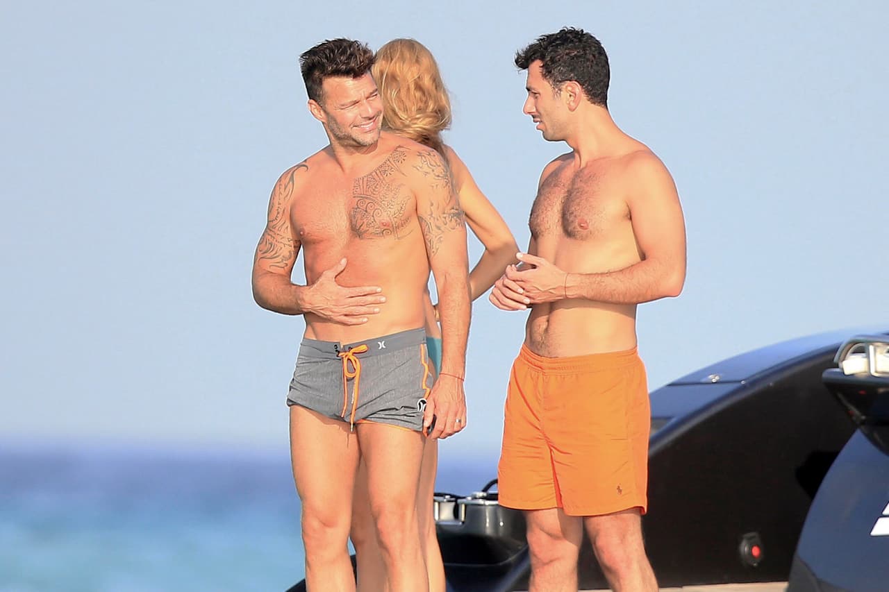 Pero antes de que eso ocurra se relaja en altamar con su galán.
<br>