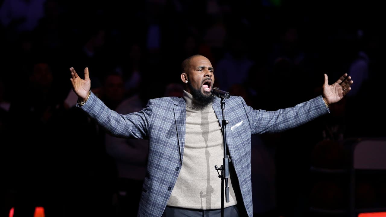 R. Kelly se declara no culpable, paga parte de su fianza y es liberado de la cárcel