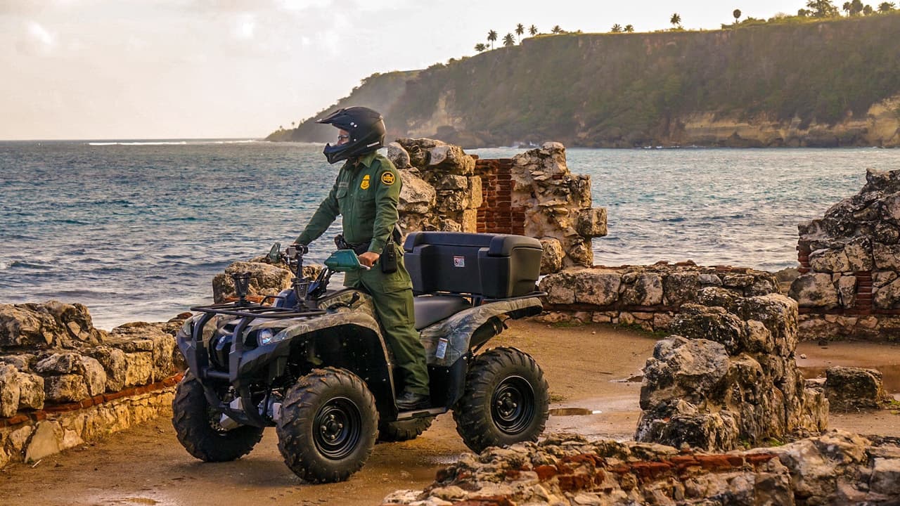 Guardia Costera repatria un primer grupo de 68 inmigrantes rescatados cerca de Isla Mona: 5 personas murieron