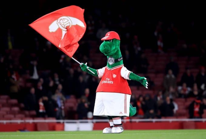 Özil ofrece pagar sueldo de la botarga, mascota del Arsenal